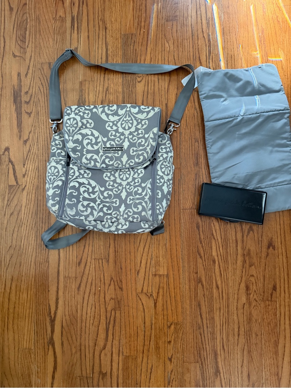 Petunia Pickle Bottom Boxy Backpack Diaper Bag Glazed City Highrise Damask Gray